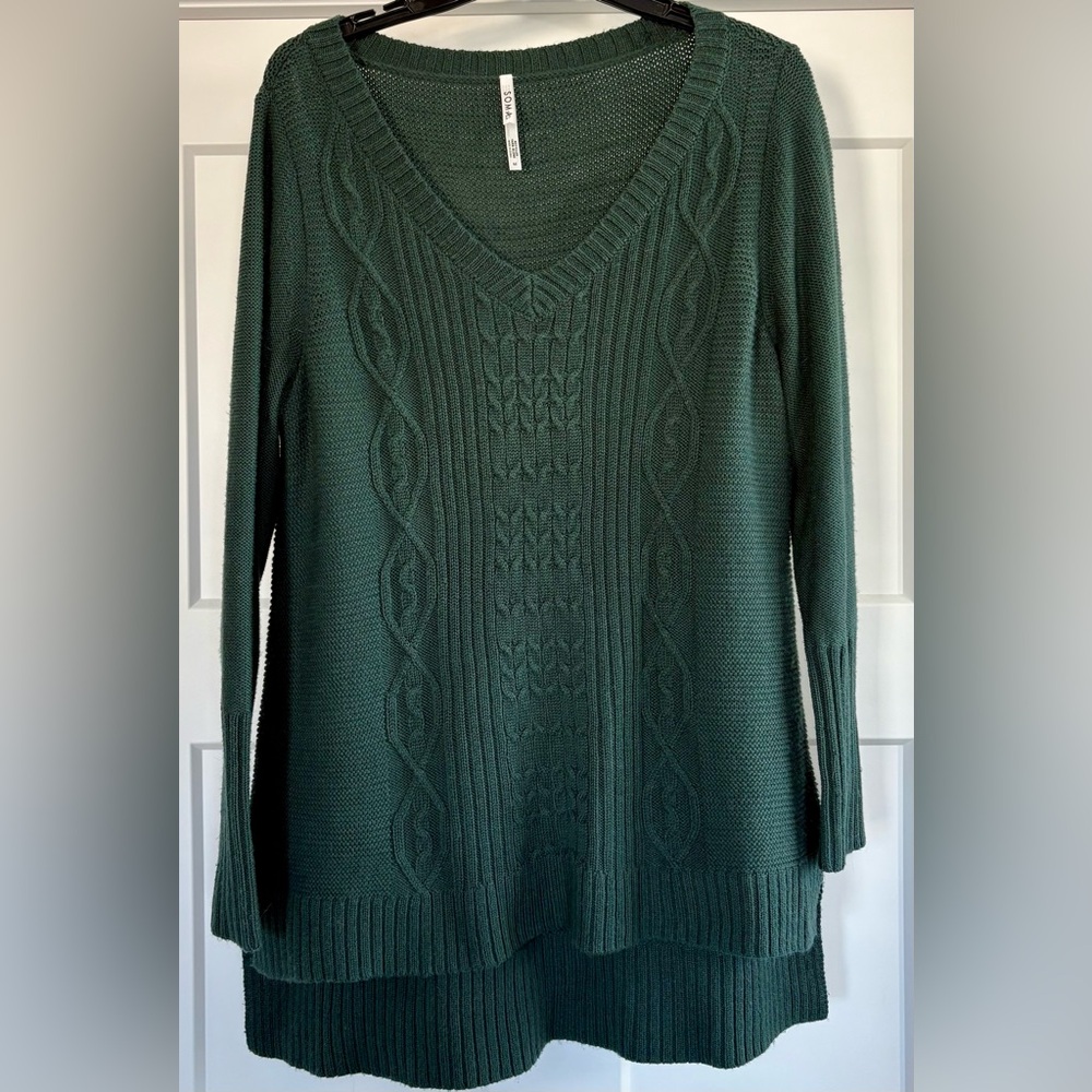 Soma Size Medium Recycled Yarn V-Neck Cable Knit Tunic Oversized Sweater Top